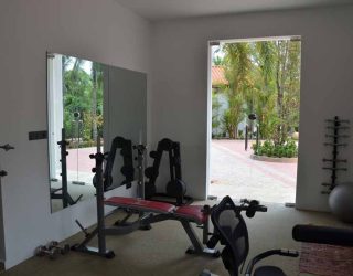 Ayurveda Resort Fitnessraum mit Kraftgeraeten Villa Raphael Sri Lanka Bentota