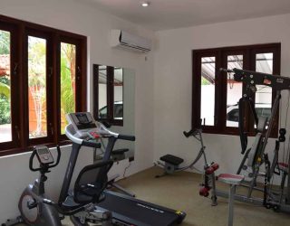Ayurveda Resort Fitnessraum mit Laufband Villa Raphael Sri Lanka Bentota